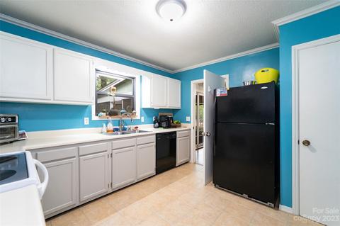 82 Walker St, Clyde, NC 28721 photo 8