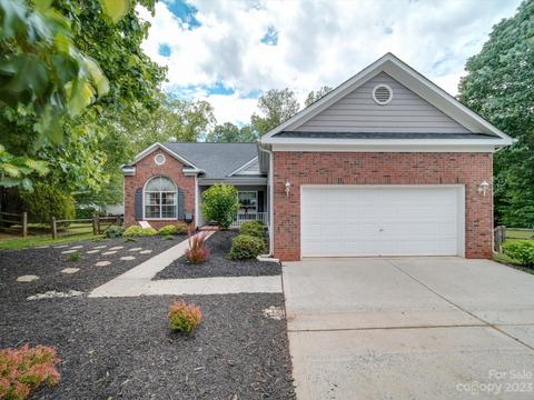 8929 Elkins Park Dr, Matthews, NC 28105