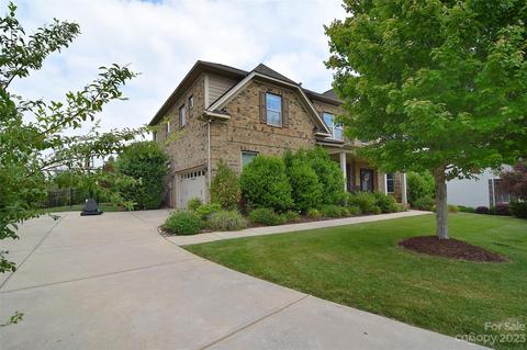 320 Golden View Dr, Waxhaw, NC 28173