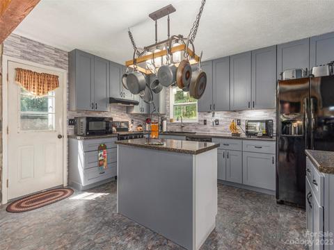 291 Dickinson Dr, Clyde, NC 28721 photo 6