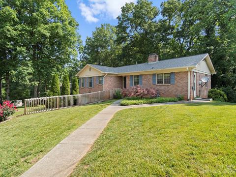 110 Rockview Ln, Morganton, NC 28655