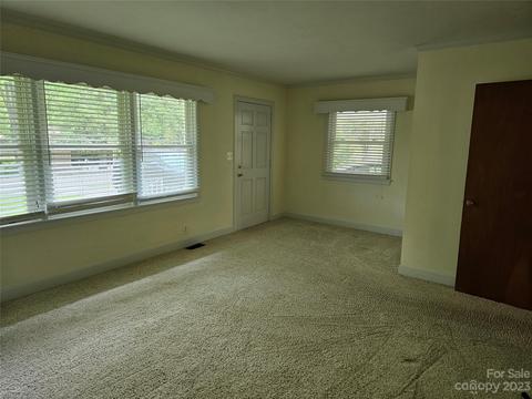 629 Davis St, Lancaster, SC 29720 photo 2