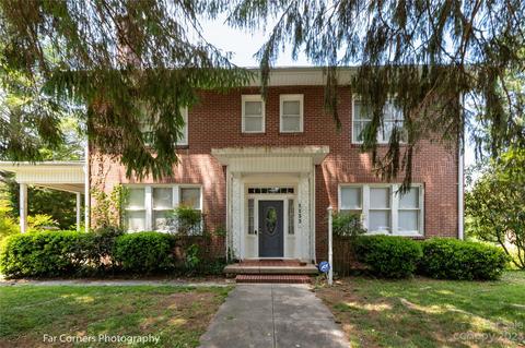 1133 Oakland St, Hendersonville, NC 28792