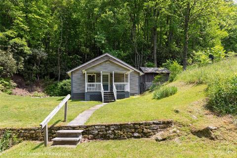 26 Henderson Rd, Lake Toxaway, NC 28747