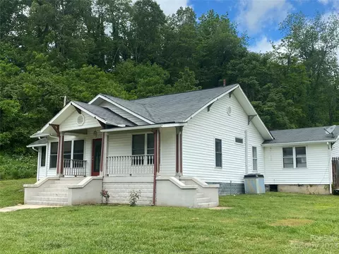 3911 Skyland Dr, Sylva, NC 28779