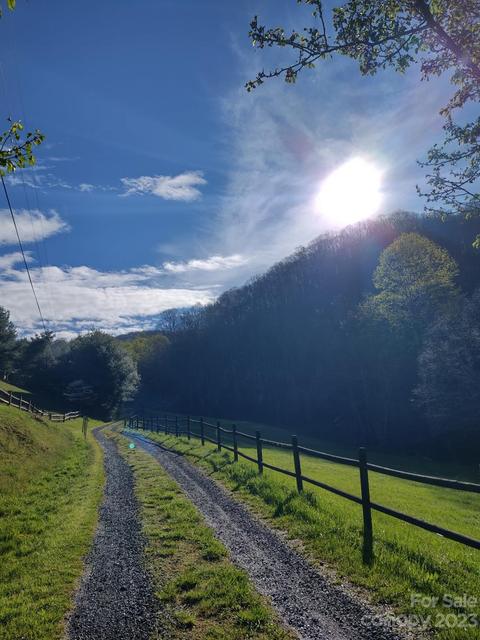 285 Grassy Gap Rd, Clyde, NC 28721 photo 24