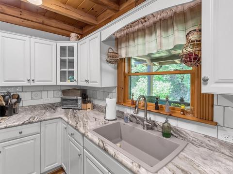 285 Grassy Gap Rd, Clyde, NC 28721 photo 10