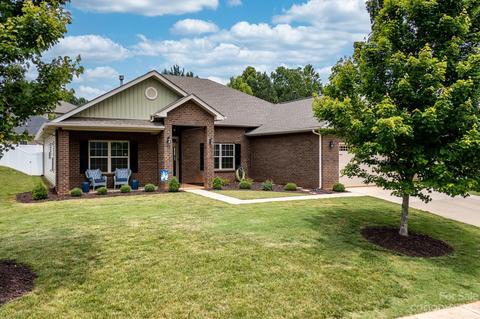 101 Taylors Creek St, Mount Holly, NC 28120
