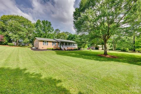 377 Rainbow Cir, Clover, SC 29710