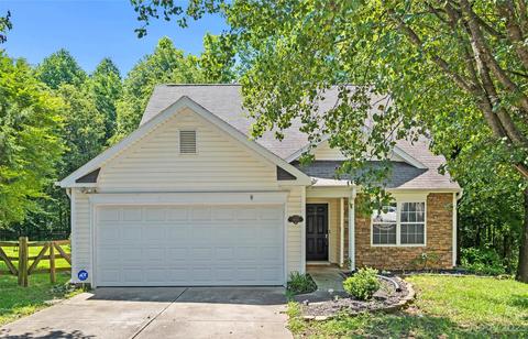 8625 Acacia Ridge Ct, Charlotte, NC 28269