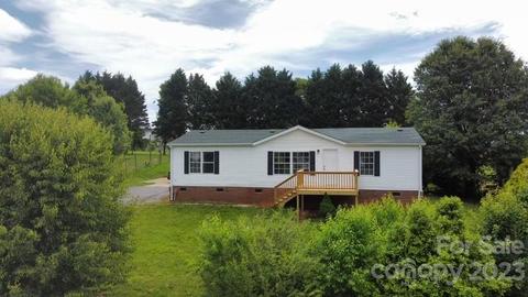 2138 Hunterwood Dr, Hickory, NC 28601