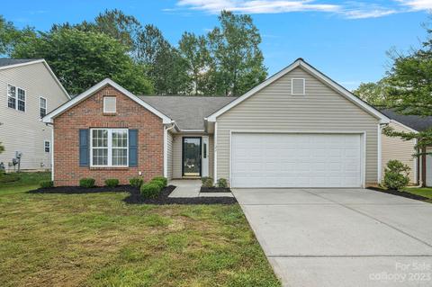 10022 Highlands Crossing Dr, Charlotte, NC 28277