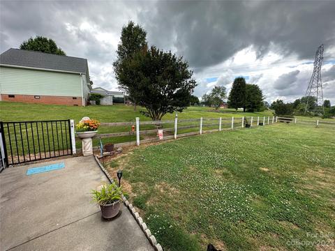 1377 Pear Dr, Conover, NC 28613 photo 11