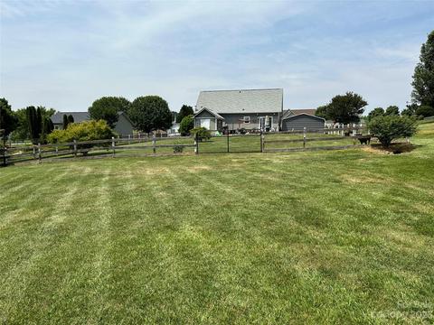 1377 Pear Dr, Conover, NC 28613 photo 9