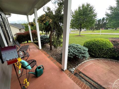 1377 Pear Dr, Conover, NC 28613 photo 5