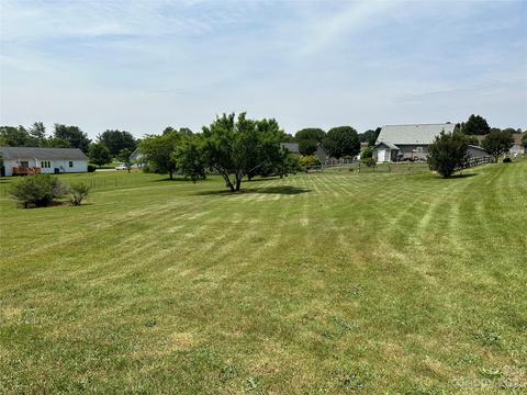 1377 Pear Dr, Conover, NC 28613 photo 8