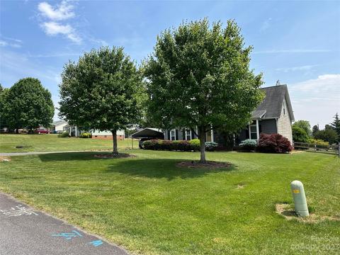 1377 Pear Dr, Conover, NC 28613 photo 3