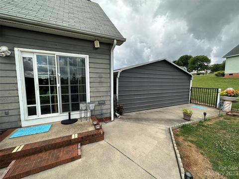 1377 Pear Dr, Conover, NC 28613 photo 12