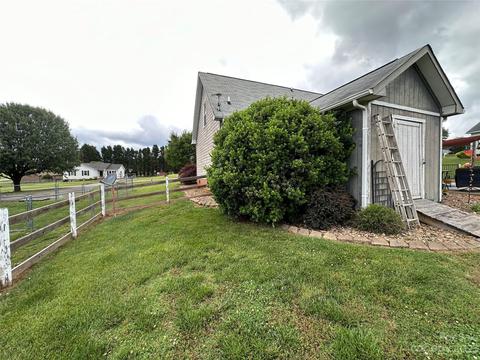 1377 Pear Dr, Conover, NC 28613 photo 15