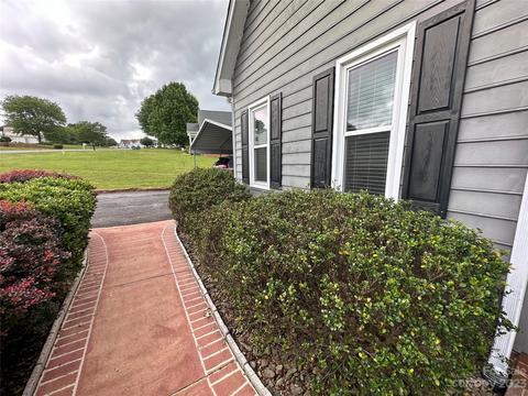 1377 Pear Dr, Conover, NC 28613 photo 6