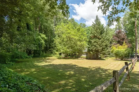 47 Robert E Lee Dr, Flat Rock, NC 28731 photo 3