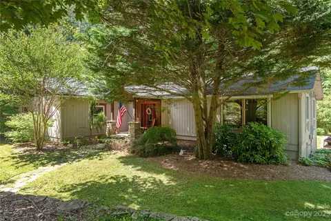 47 Robert E Lee Dr, Flat Rock, NC 28731