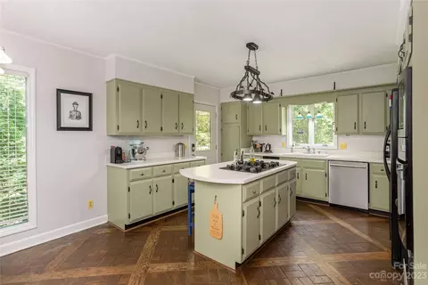 47 Robert E Lee Dr, Flat Rock, NC 28731 photo 8