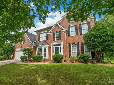 4720 Hanging Ivy Dr, Charlotte, NC 28215