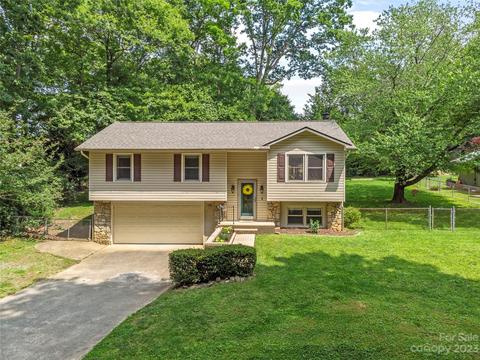 4 Spring Valley Ct, Arden, NC 28704