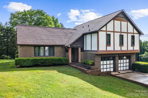 6188 Mountainside Dr, Hickory, NC 28601