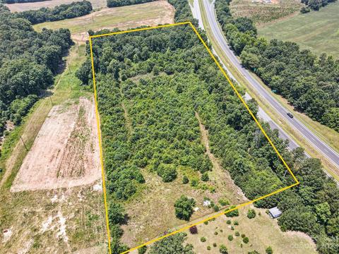 215 Westside Ln, Mooresboro, NC 28114
