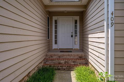409 Mooreland Dr NE, Conover, NC 28613 photo 8