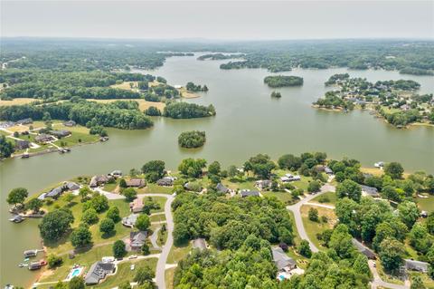 169171 Harbor Point Dr, Cherryville, NC 28021