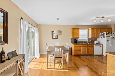 204 Pine Meadows Cir, Hickory, NC 28602 photo 6