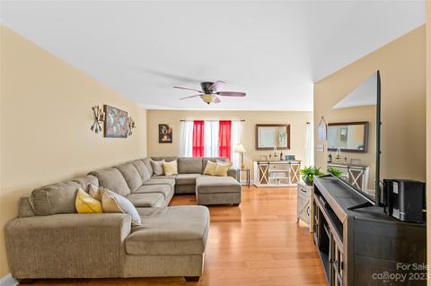 204 Pine Meadows Cir, Hickory, NC 28602 photo 15
