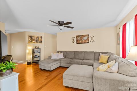 204 Pine Meadows Cir, Hickory, NC 28602 photo 5