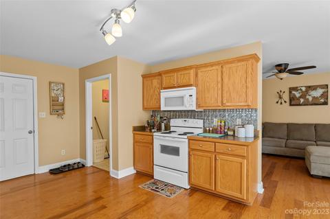 204 Pine Meadows Cir, Hickory, NC 28602 photo 10