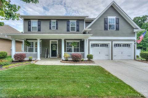 8810 Lake Pines Dr, Cornelius, NC 28031