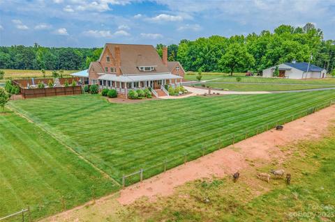 726 Frontier Rd, Clover, SC 29710 photo 2