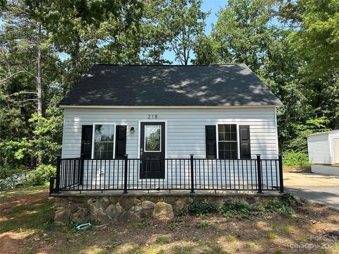 218 7th St SE, Hickory, NC 28602