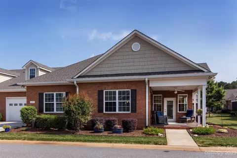 8313 Glacier Dr, Denver, NC 28037