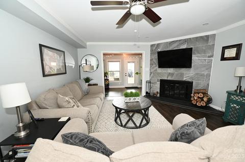 1330 5th St #47, Hickory, NC 28601