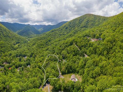 343 Davy Crockett Dr, Maggie Valley, NC 28751
