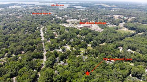 750 Dogwood Ln, Davidson, NC 28036