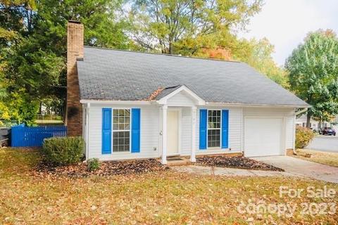 6700 Hickory Trace Dr, Charlotte, NC 28227