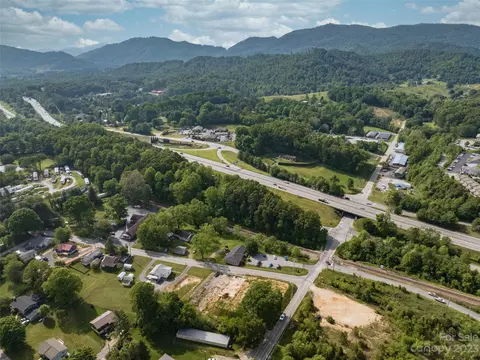 35 Lee Rd, Clyde, NC 28721 photo 3
