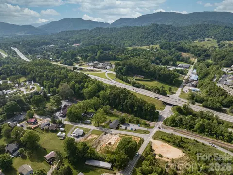 35 Lee Rd, Clyde, NC 28721 photo 3