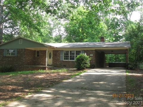 3640 Cedar Mountain Ln, Lenoir, NC 28645