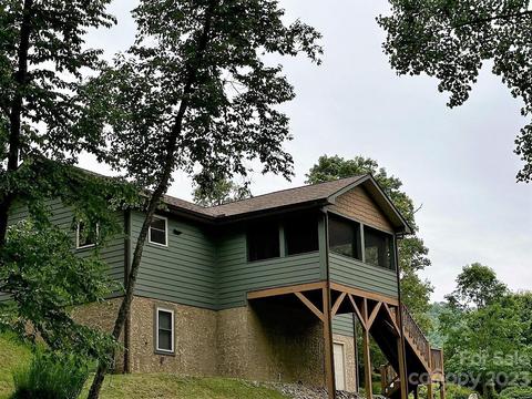 438 Hideaway Dr, Canton, NC 28716