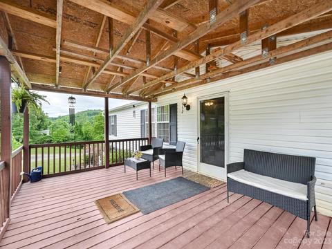 552 Azalea Cir, Marshall, NC 28753 photo 3